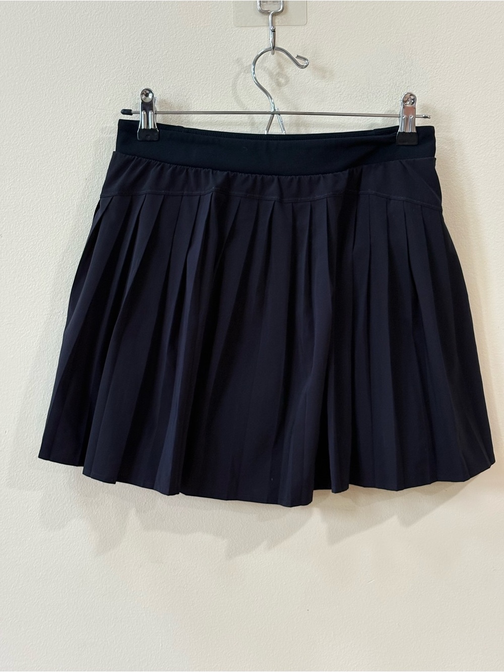 SPANX: THE GET MOVING PLEATED SKORT, 14" - VERY BLACK - Picture 8 of 11